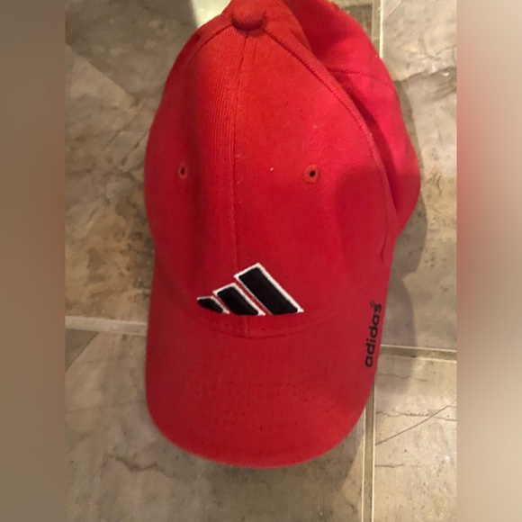 Red adidas baseball hat - Picture 1 of 9